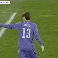 Bizaran gol u Španiji: Golman uzalud pokazivao sudiji zašto nije mogao da odbrani