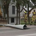 Vetar čupao stabla i krovove: Više od 500.000 ljudi pod crvenim upozorenjem, vanredna situacija u Sloveniji (foto/video)