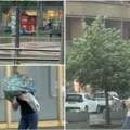 Tukao jak grad u Ariljskom selu, prst pred okom se nije video! Potop u Čačku, pljusak i snažan vetar napravili haos, ulice…