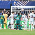 Nadrealne scene! Fudbaler Senegala pet minuta ležao na mestu gde se izvodi penal: Pokušavali se da ga pomere na sve načine...…