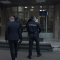 Dvojica uhapšena zbog sumnje da su 42-ogodišnjem muškarcu, uz pretnju nožem, iznudili automobil
