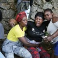Banditi upali u crkvu i počinili masakr! 40 mrtvih i desetine ranjenih u pokolju na Haitiju: Zastrašujući prizori nadomak…