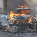 Haos na Novom Beogradu u tri ujutru: Vatra progutala 10 automobila, stanari tvrde - piroman operiše po naselju?