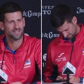Kako se kaže ta reč na španskom!? Novak Đoković izvadio mobilni usred konferencije! (video)