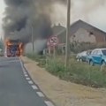 Buktinja u Staroj Pazovi Autobus potpuno izgoreo (video)