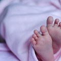 Preseo mu obrok Izašao da preuzme večeru zaprepastio se kad je video dve bebe u jarku