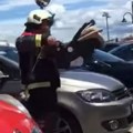 Izgorela garaža puna skupocenih automobila u Požegi: Vlasnik poznati privatnik