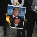 "Trampova želja za mirom suprotna neprijateljskom ponašanju SAD" Iran se oglasio nakon što je predsednik SAD ponudio "ruku…
