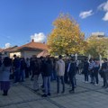 Gimnazijalci odaju poštu stradalima u Novom Sadu