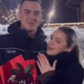 (Video) Prosidba na Badnje veče Policajac večeras oduševio Srbiju: Kada je njegova izabranica rekla da, usledio je…