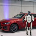 BMW uvodi humanoidne robote: Rade bez pauze i pomažu u izradi automobila VIDEO