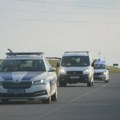 ФОТО Тело за које се сумња да је Александар Нешовић одвезено из Јарковаца уз пратњу полиције