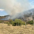 Vatrogasci na terenu i dalje gase požar kod Muhova