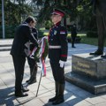 Ministar Gašić položio venac na spomen-obeležje u Novom Beogradu