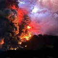 Zastrašujući snimci erupcije vulkana u Indoneziji: Oblaci dima i pepela na nebu, zatvoren aerodrom