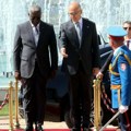 Vučević ispred Palate Srbije svečano dočekao premijera Gabona