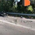 Stravični sudar u Grčkoj: 4 mrtvih u udesu autobusa i auta, 3 povređenih, na putu puno srče i delova vozila