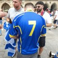 Ceca će biti jako srećna kad ovo vidi: Srbin obukao legendarni dres koji čuva 25 godina i došao na euro!