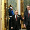 Vučić dobio od Putina knjigu, sat, pušku i vino