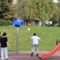 Siromašnija deca slabije pohađaju škole