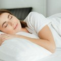 Spavanje na boku, stomaku ili leđima: Koji položaj je najbolji za vaše zdravlje?