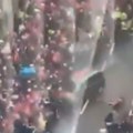 Automobil uleteo među navijače Liverpula! Haos i panika na ulicama tokom proslave titule u Premijer ligi