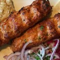 Neprijatno iznenađenje na Baščaršiji poskupeli ćevapi! Evo koliko sada košta čuvena desetka