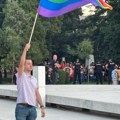 Prajd u senci tamjana: Leskovac dočekao karavan uz molitve, psovke i policiju, u Nišu LGBTQ+ osobe dočekane srdačno