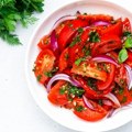 Najbrži recept za salatu od paprika: Ovi začini daju joj poseban ukus