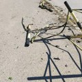 Automobilom pokosio ogradu kod škole, pa pobegao
