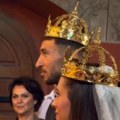 Oženio se naš fudbaler: Marko i Mia se verili pre 5 godina, sad se zakleli na večnu ljubav, mlada blista u svilenoj venčanici…