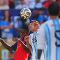 Da li ste primetili ovo? Igrač Argentine pomogao Špancu da asistira pobednički gol u finalu Mundijala VIDEO