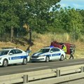 Još jedno prevrtanje vozila u Beogradu: Automobil sleteo kod Laste, stvorile se ogromne gužve (foto)