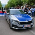 Provokacija policije lažne države: Ušli vozilom među Srbe koji mirno protestuju (foto/video)