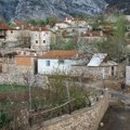 Ovo je albanski grad duhova Mladi beže odande glavom bez obzira, rizikuju živote da se dočepaju Velike Britanije