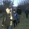 Srbi na Kosmetu poranili na badnji dan: Badnjakom se u kuću unosi sreća, zdravlje i napredak (video)