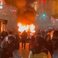 VIDEO: Stanovnici San Franciska zapalili robotaksi