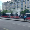 Аутобус ГСП-а у облаку густог дима насред Теразија: Још један инцидент у возилу градског превоза ВИДЕО