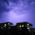Crni oblaci nad Beogradom: Munje paraju nebo, a uskoro stiže veliki pljusak