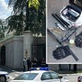 U tri dana dva muškarca na ulicama Beograda sa samostrelima: Jedan krenuo u ambasadu, drugi u zgradu policije