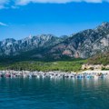 Turisti za Prvi maj u Antaliji mogli u istom danu i da se kupaju i da se grudvaju