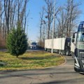 Teretnjaci na izlazu iz Srbije čekaju 6 sati na Batrovcima