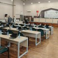 Sednica još uvek nije počela, odbornici većine u salu ušli na sporedni ulaz