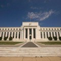 Fed zadržao kamatne stope nepromenjene: Geopolitička neizvesnost i trgovinske tenzije sprečavaju banku da reaguje