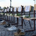 Варадински мост вечерас блокиран столицама са 16 пари ципела (ФОТО, ВИДЕО)