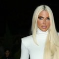 Pozirala na krovu luksuznog hotela! Karleuša pokazala telo iz snova, pored nje svi zanemeli (foto)