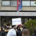 Protest u Novom Sadu zbog otkaza profesorki Jeleni Kleut, studenti bojkotuju nastavu