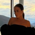 Ana Sević napustila Srbiju: Sa decom i mužem otišla u kuću na plaži, kupatilo u staklu: Nestvarni detalji