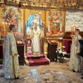 "S verom u Boga i mi vaskrsavamo" Patrijarh Porfirije služio liturgiju u Pećkoj patrijaršiji (video)