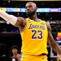 LeBron vodio Lejkerse do pobede na startu plej-ofa, Hjuston pao u Los Anđelesu